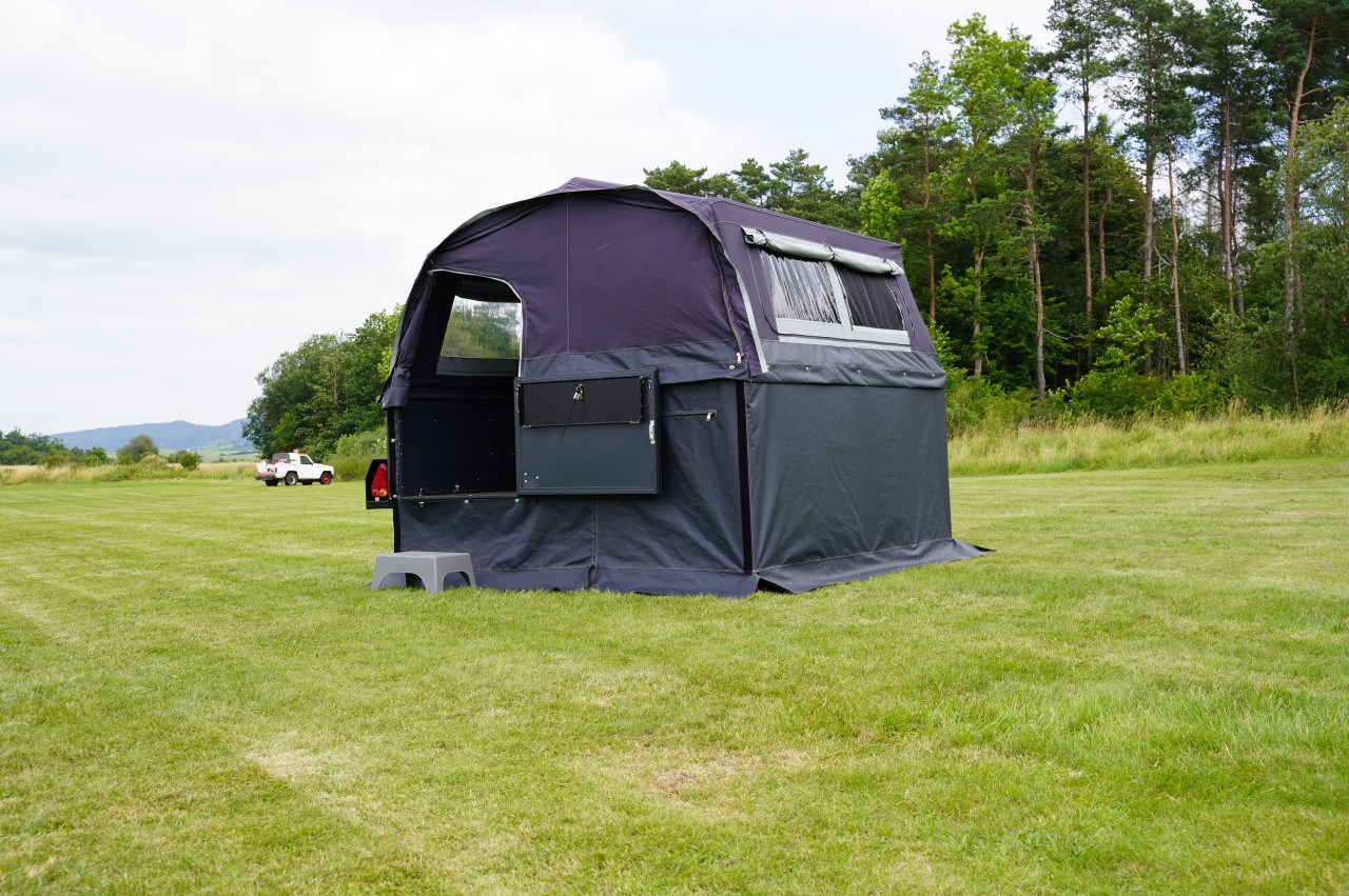 Krycí Plachta pro Zakrytí Spodní Části Rozkládacího Přívěsu Camper 2.0 tzv. Garáž
