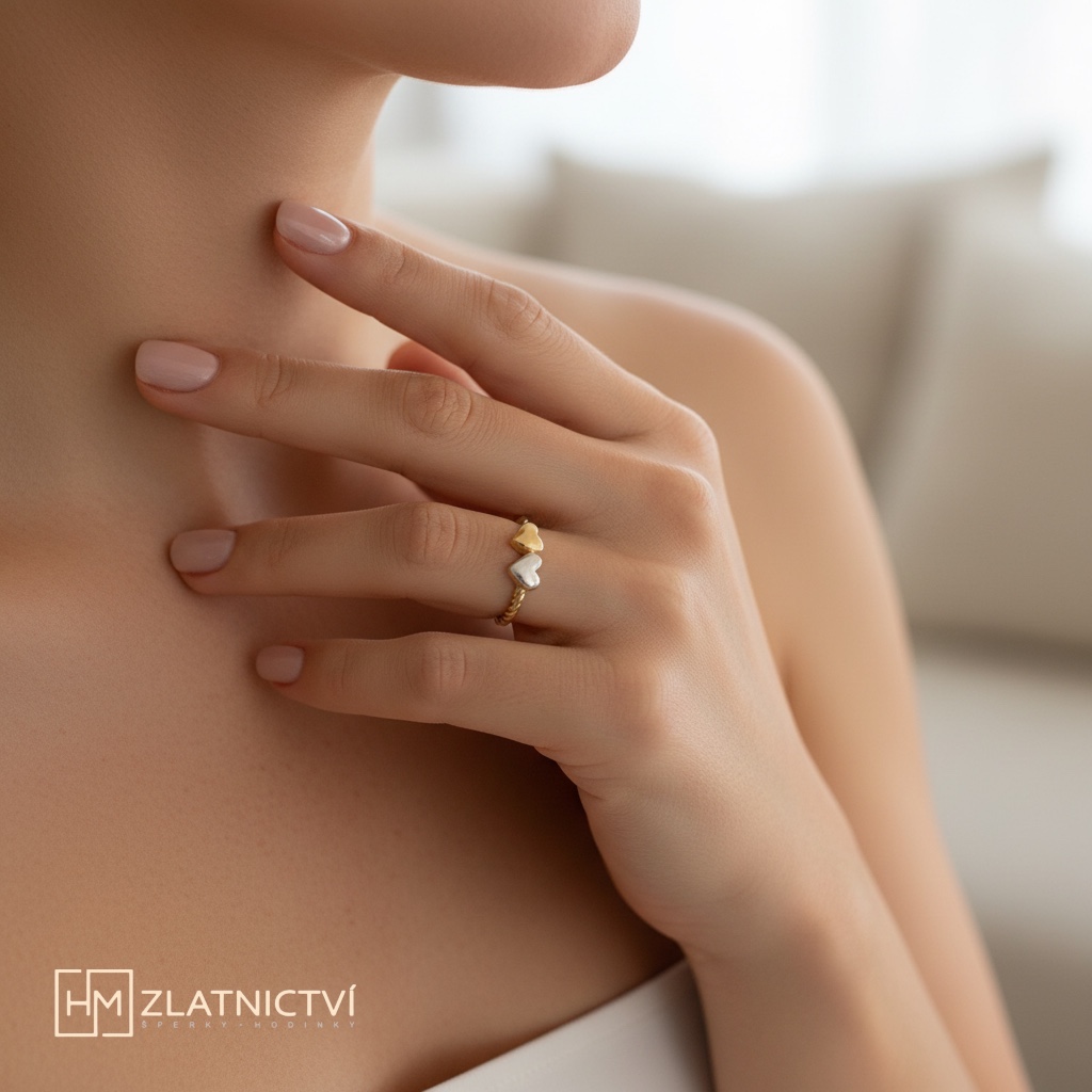 Zlatý prsten s motivy srdce 2-3018