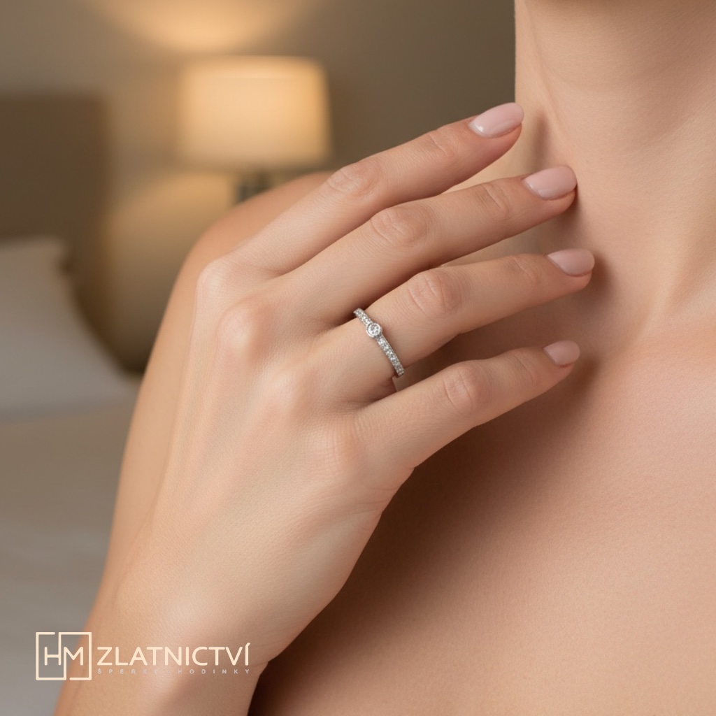 Elegantní prsten z bílého zlata se zirkony 2-3125