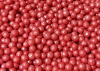 Cukrovo-rýžové kuličky perleťově červené 80g