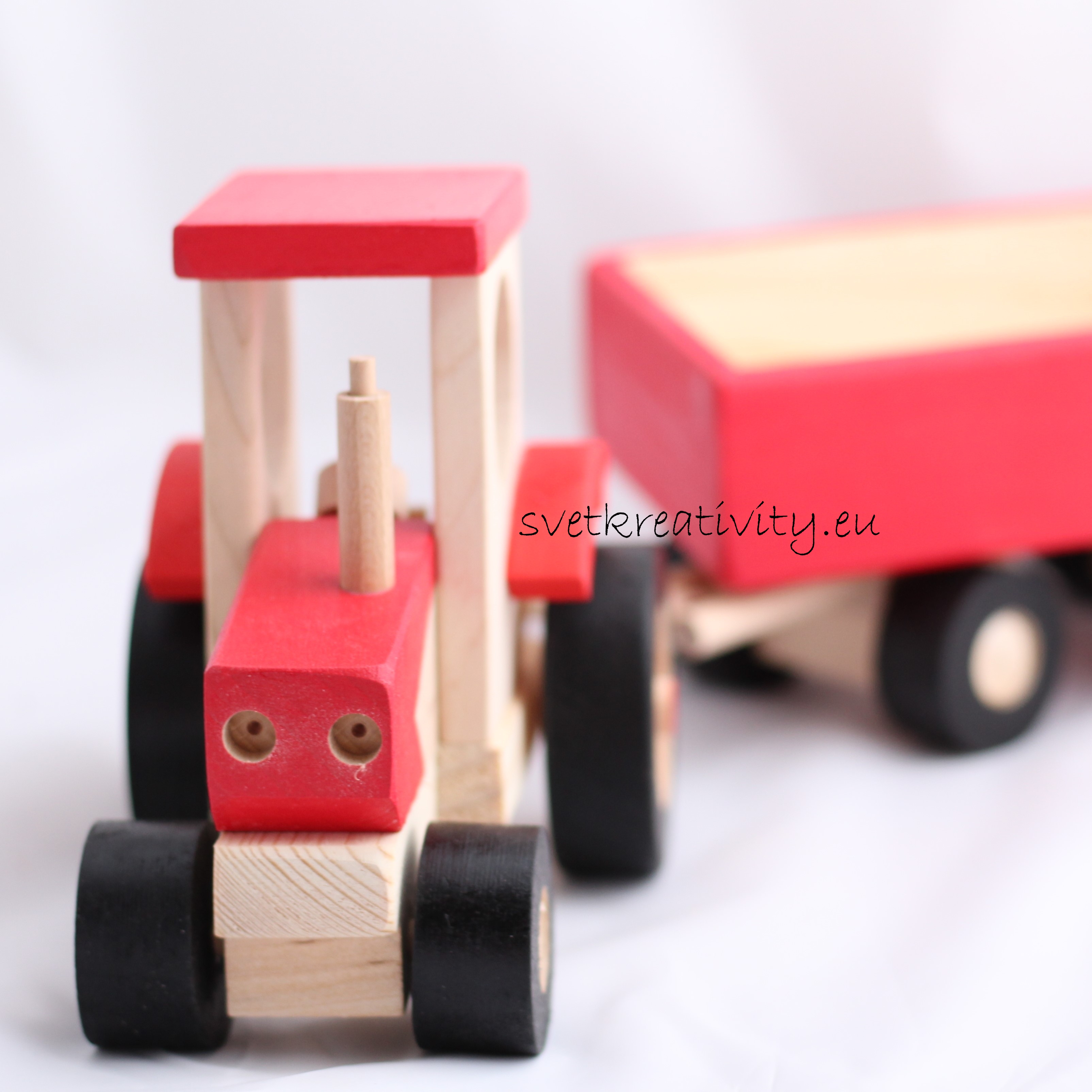 Traktor s vlekem - červený