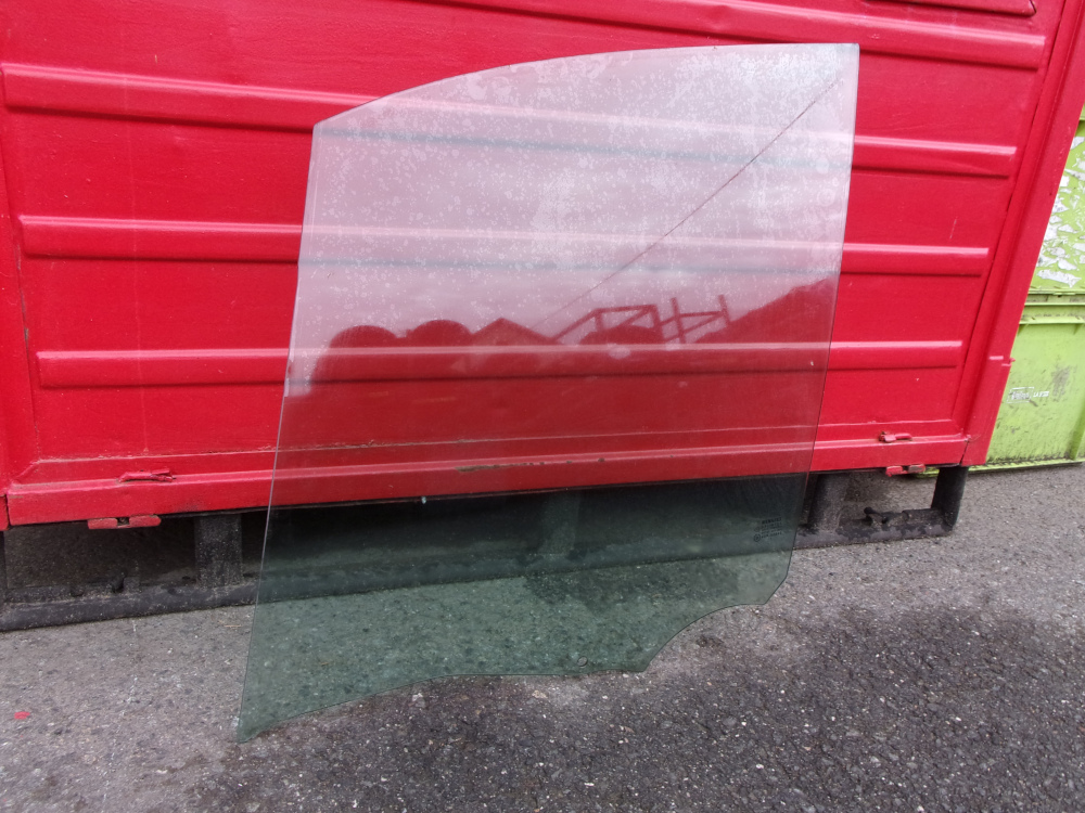 Stahovací sklo levých předních dveří Renault Scenic II, zelené