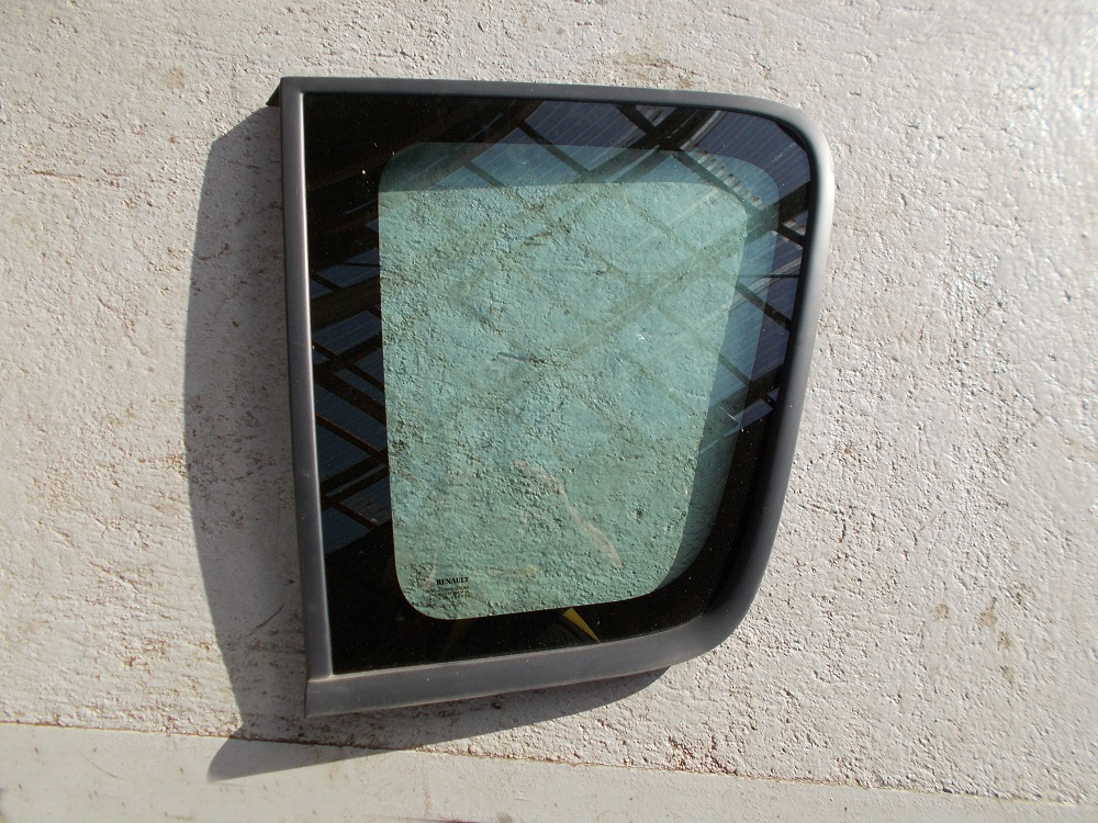 Levé zadní boční sklo s bausetem Renault Espace IV (krátká verze)