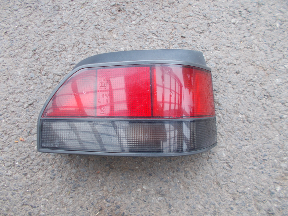 7700796118 Pravé zadní světlo včetně objímky žárovek Renault Clio I 1991-1996
