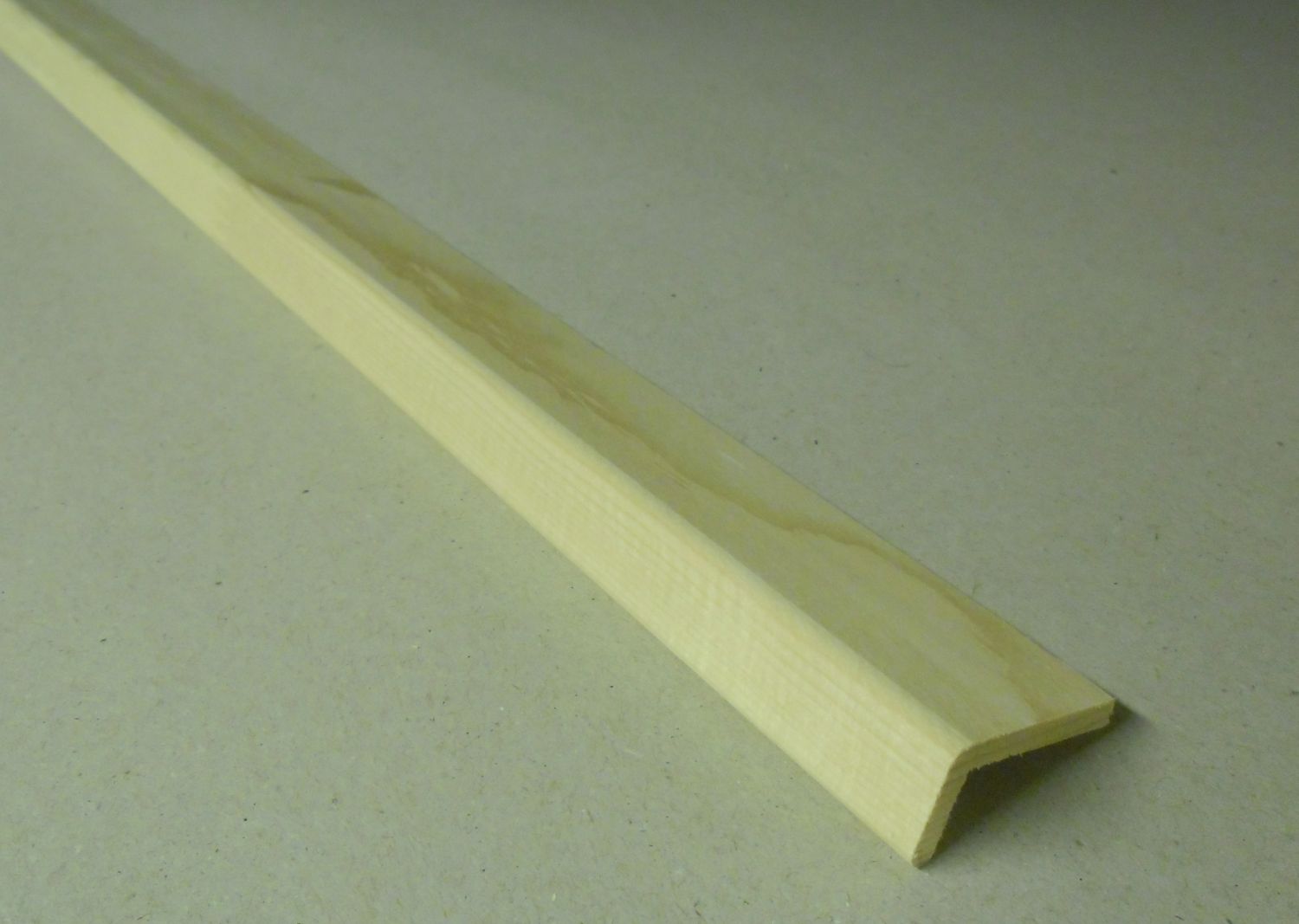 Spálenský dřevěná rohová lišta masiv L1430/2000