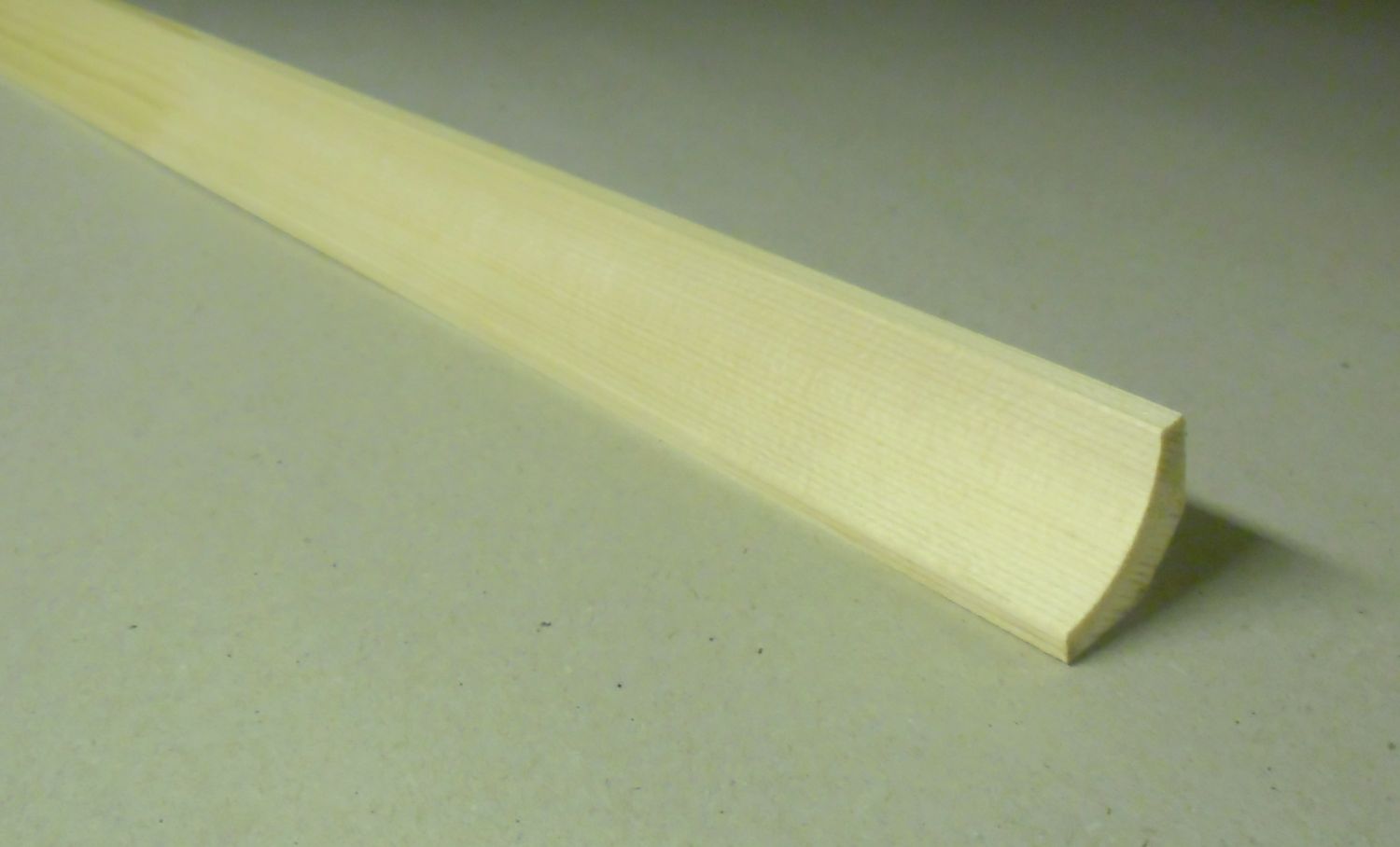 Spálenský dřevěná podlahová lišta RVI 2525/240cm smrk 25x25x2400mm