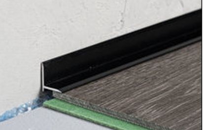Ukončovací samolepící soklový profil 13x13mm d.2500mm stříbro 