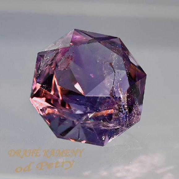 Ametyst z Moravy 11x11mm Váha: 5ct 