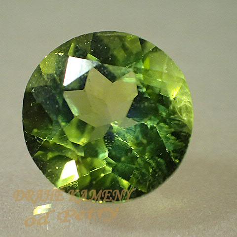 Peridot z Pákistánu 7mm Váha: 1.46ct