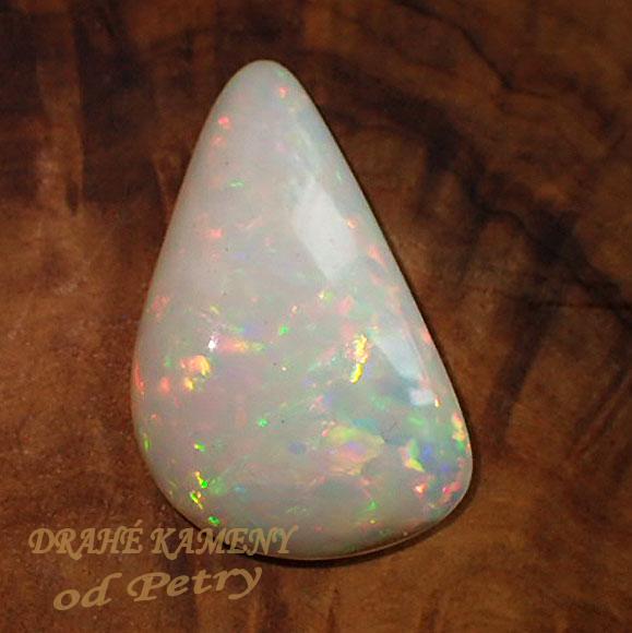 Drahý opál z Etiopie  26x17mm Váha: 12,08ct