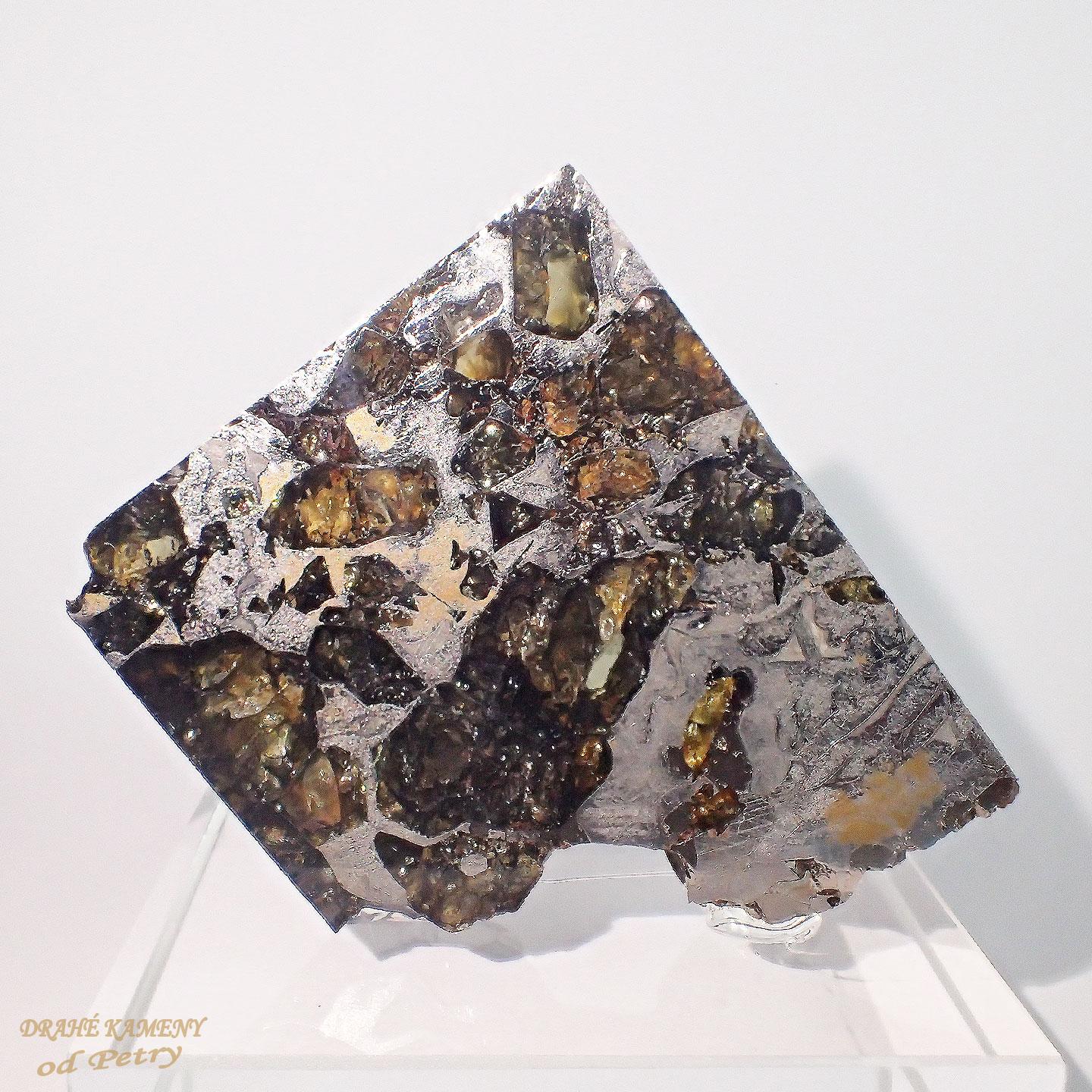 Železný meteorit s olivínem z Ruska 57X70mm, síla:3mm
