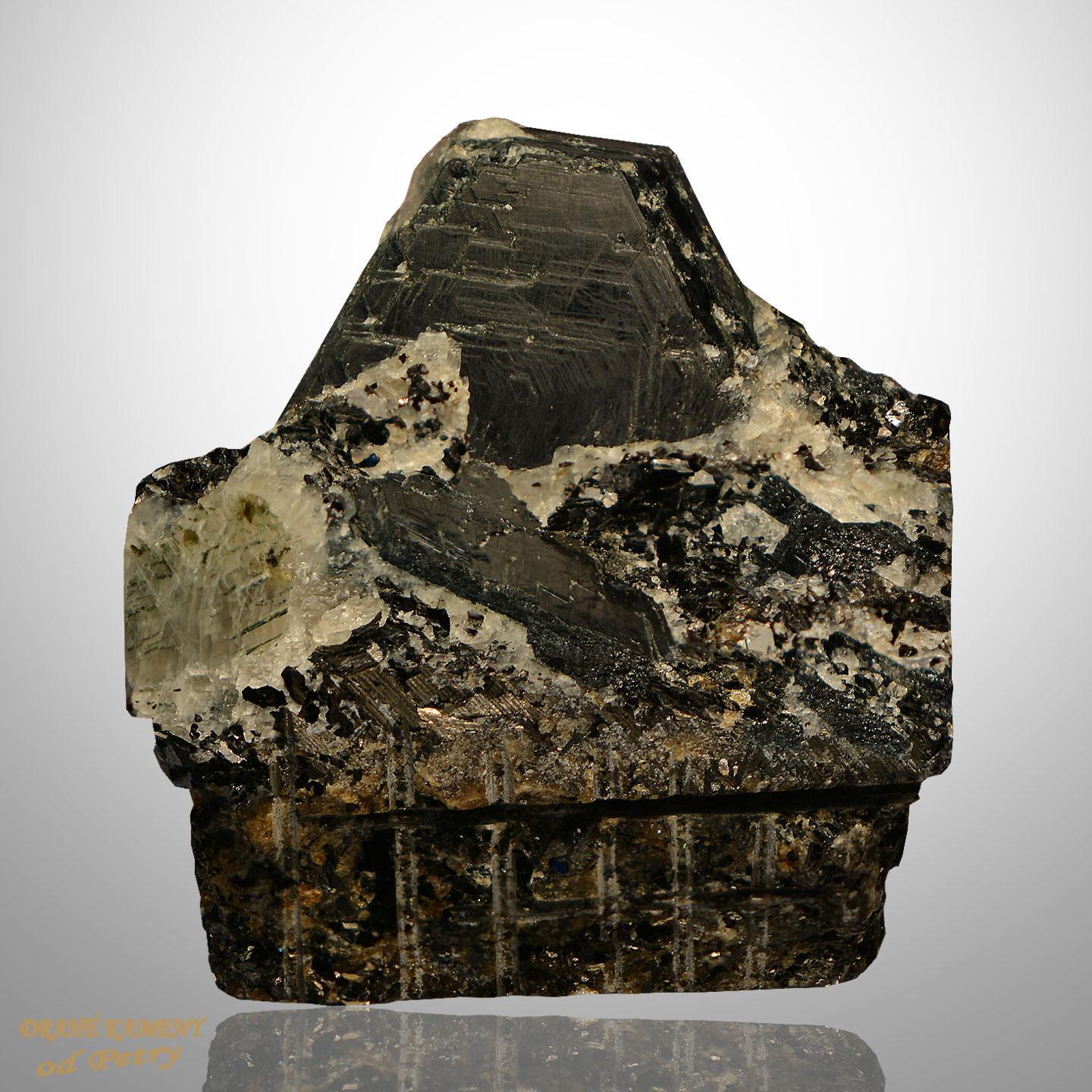 Safirín (sapphirine) z Madagaskaru 60x54mm