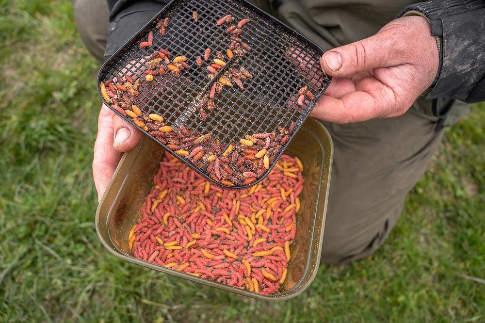 Korum Miska Se Sítem Maggot Tub and Riddle 1,2 l