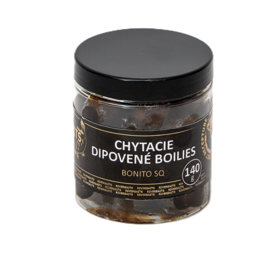 Riverbaits Chytací boilies v dipu HNV Bonito SQ 140g