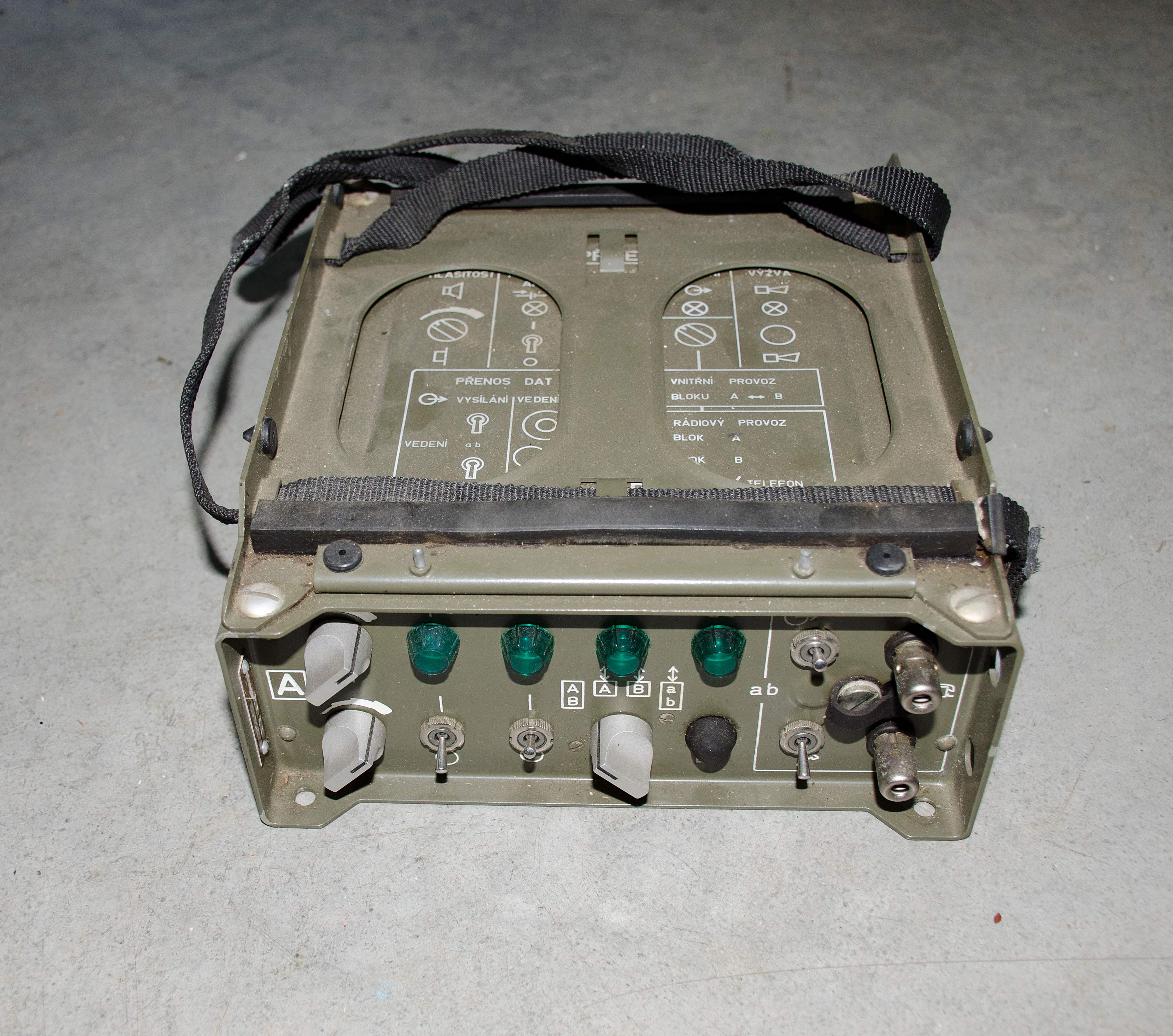 Skříňka A pro radiostanici RF-10 ČSLA