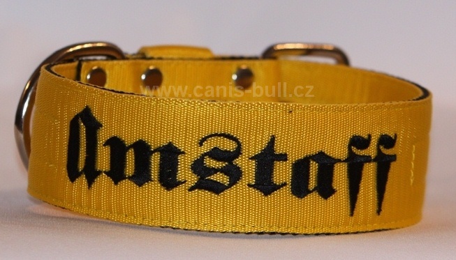 Obojek Amstaff š.5cm žlutý,černé písmo