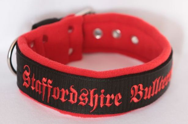 Obojek Staffordshire Bullterrier š.4cm černý+červený fleece
