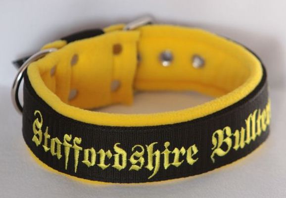 Obojek Staffordshire Bullterrier š.4cm černý+žlutý fleece