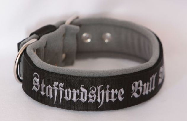 Obojek Staffordshire Bullterrier š.4cm černý+šedý fleece
