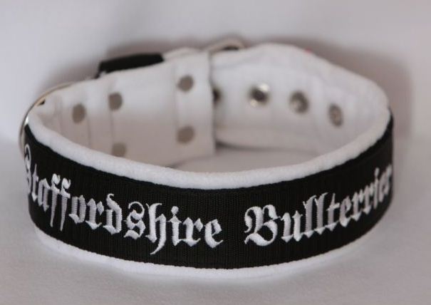 Obojek Staffordshire Bullterrier š.4cm černý+bílý fleece