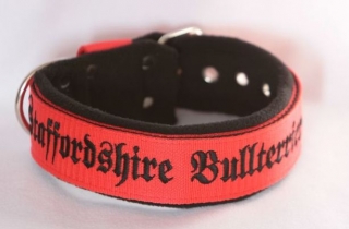 Obojek Staffordshire Bullterrier š.4cm červený+černý fleece