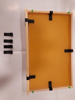 Klip na připevnění mezistěny k rámku (8 a 12mm)