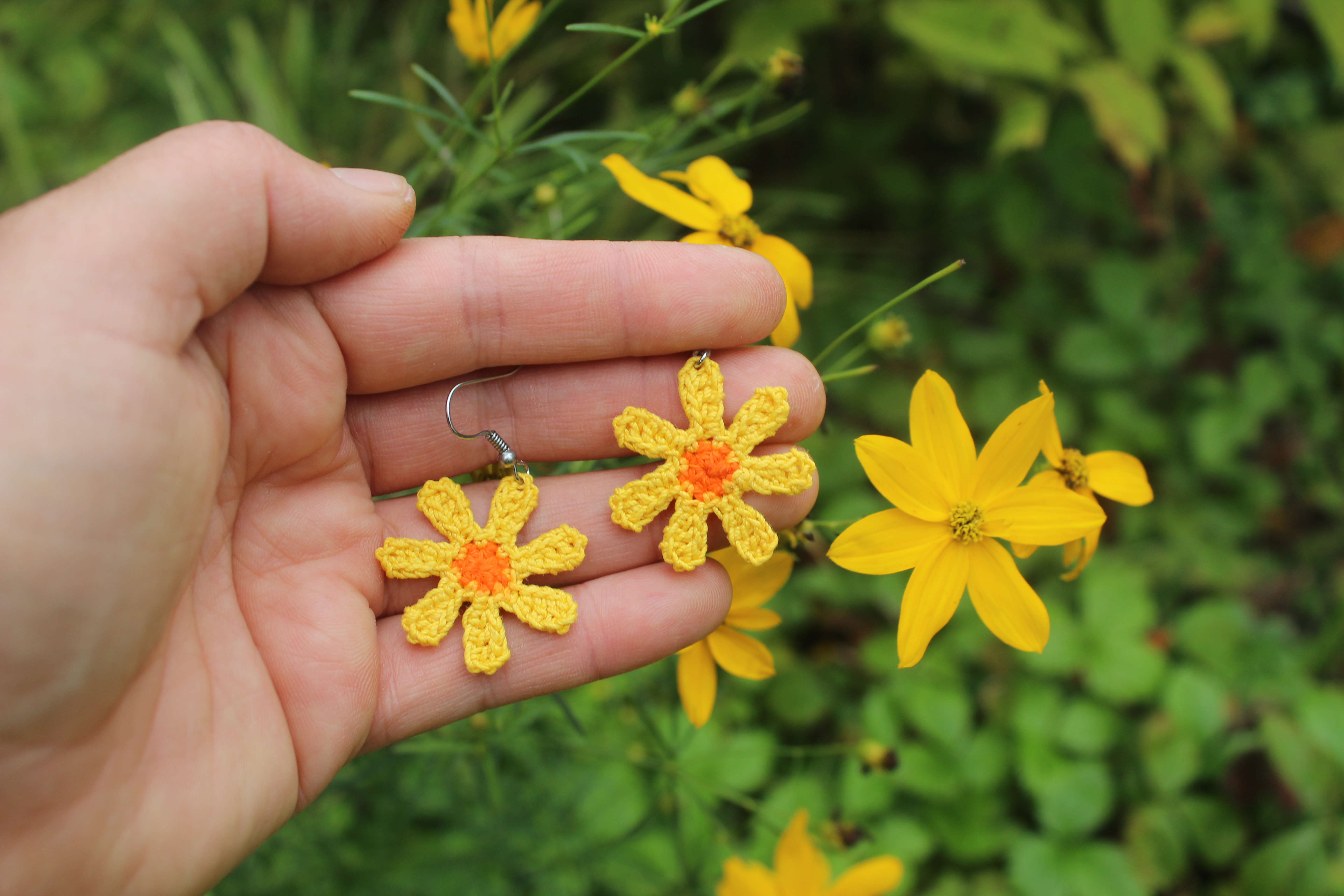 Háčkované náušnice žlluté květy