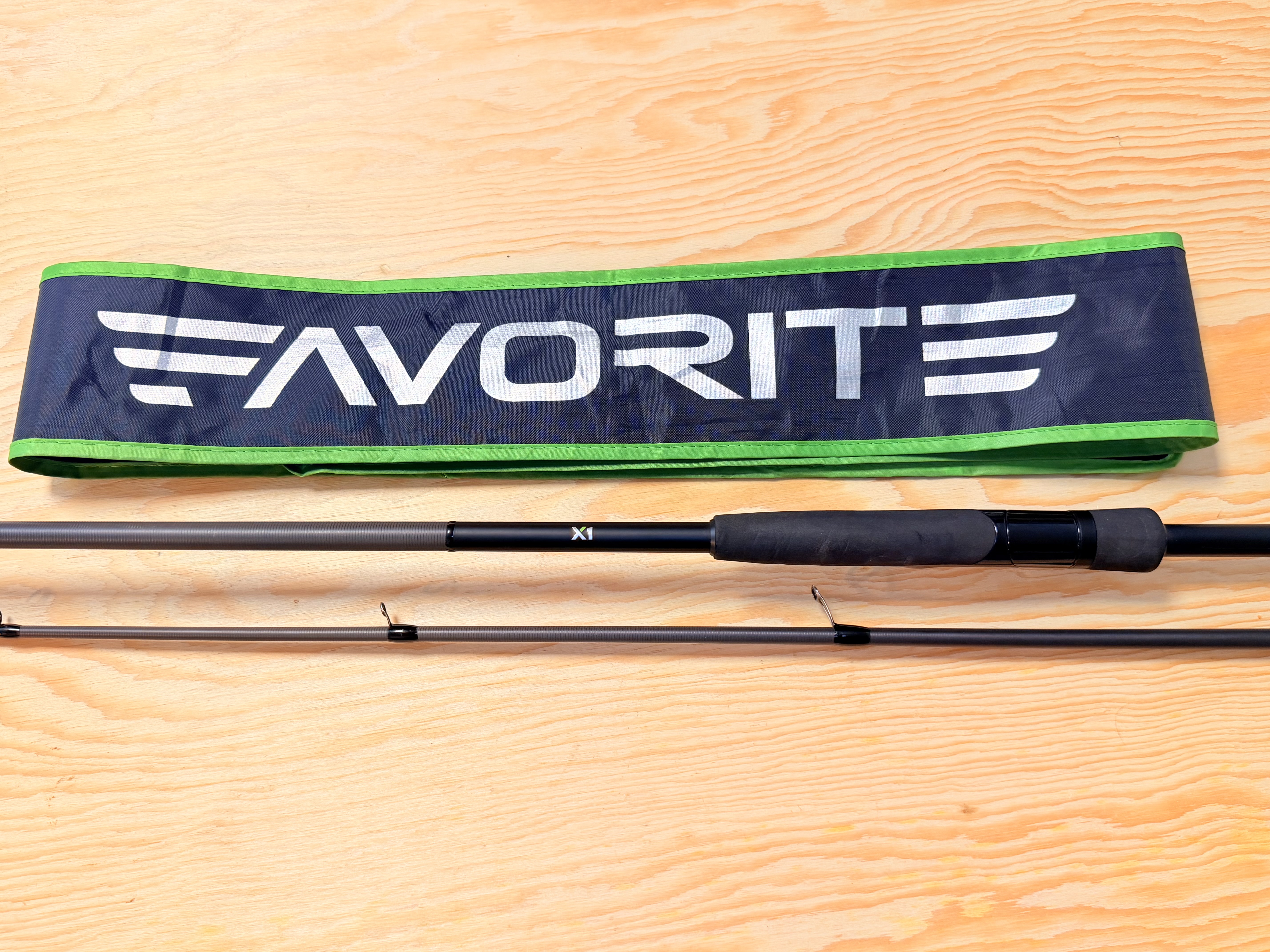 PŘÍVLAČOVÝ PRUT FAVORITE X1 852 MH EX. FAST / 2,57 m / 12-35g