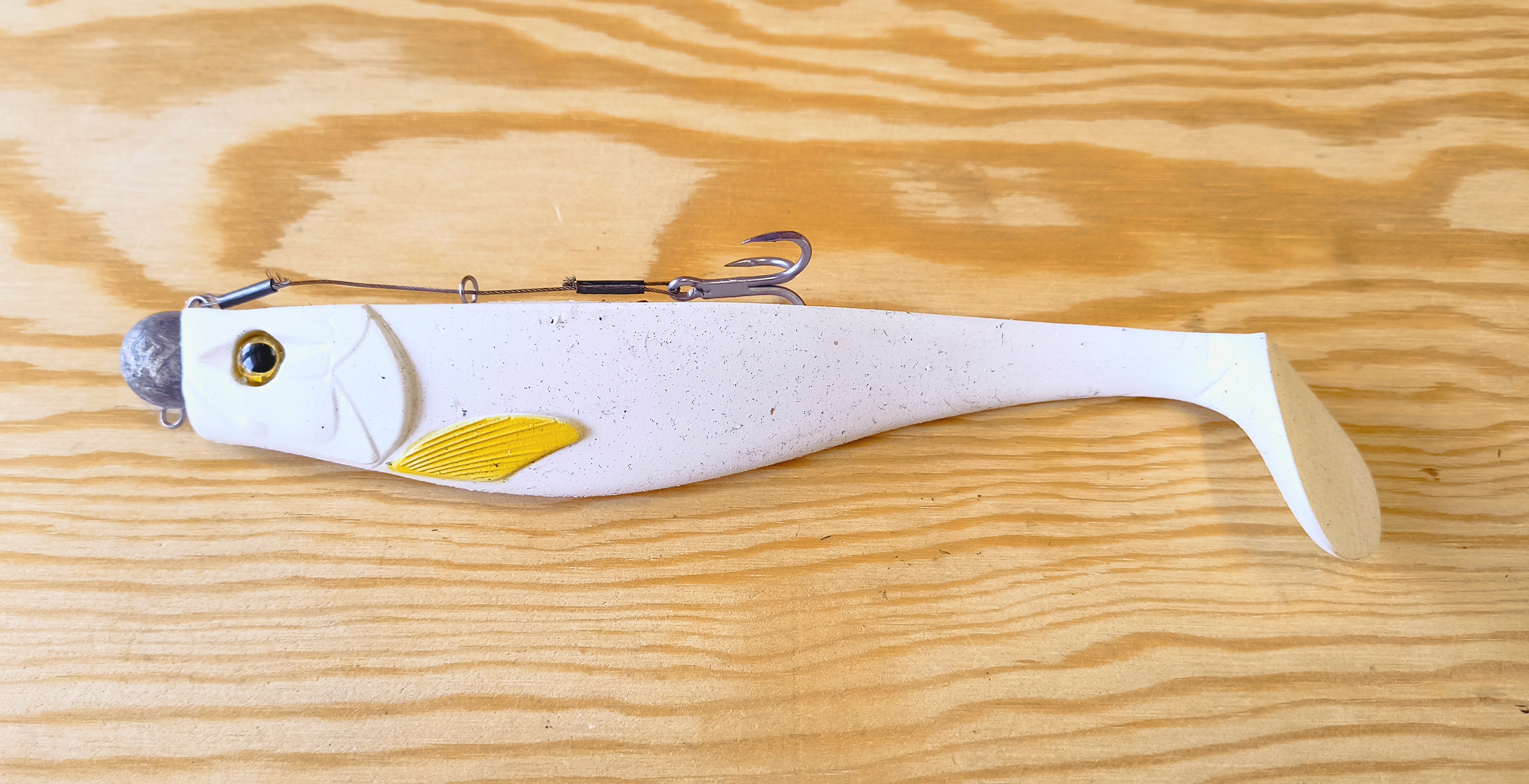 GUMOVÁ NÁSTRAHA ILLEX DEXTER SHAD 17,5 CM SE STINGEREM A ZAVRTÁVACÍ HLAVIČKOU