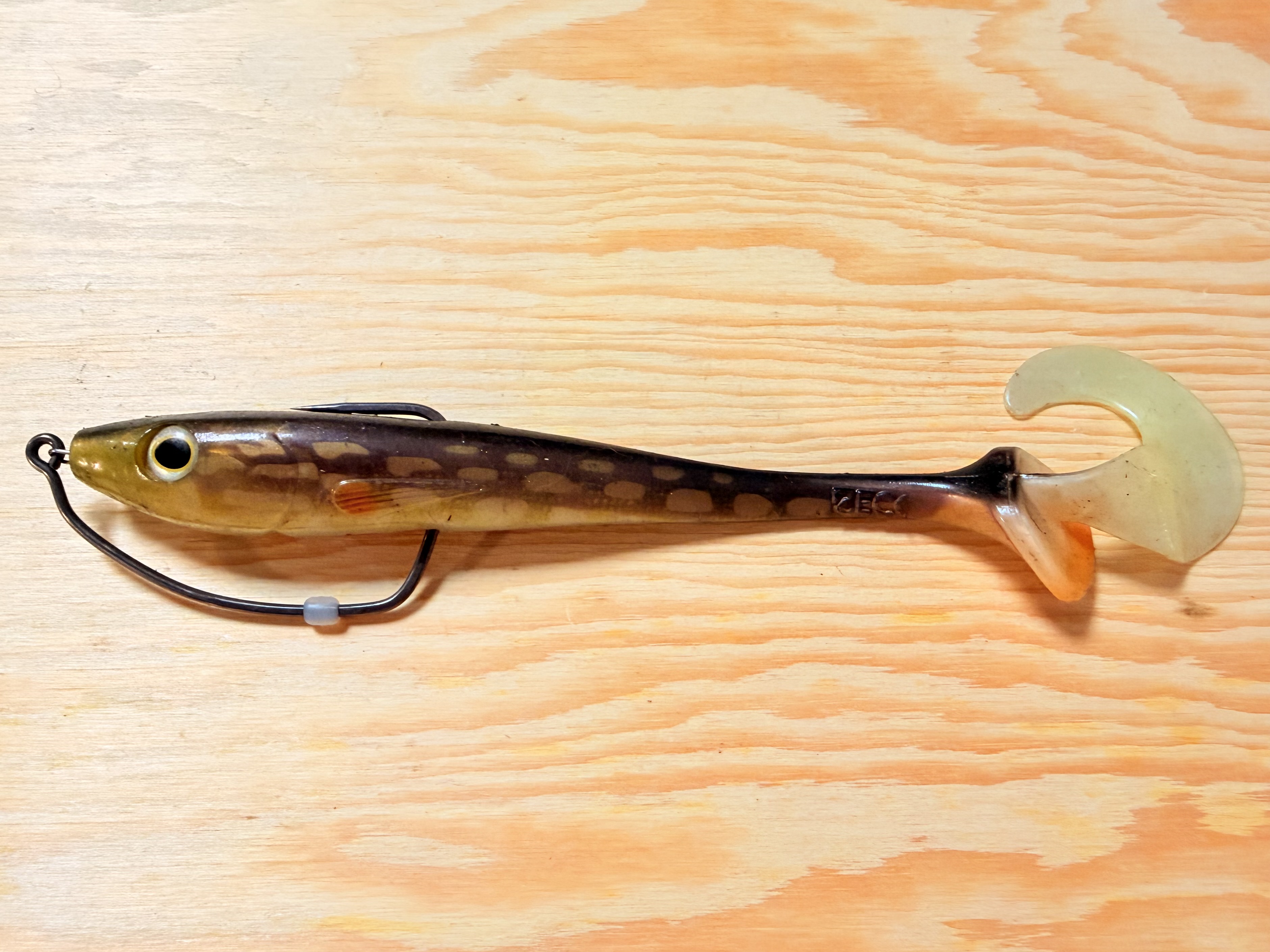 GUMOVÁ NÁSTRAHA ZECK BUTCHER 19CM S OFFSETOVÝM HÁČKEM