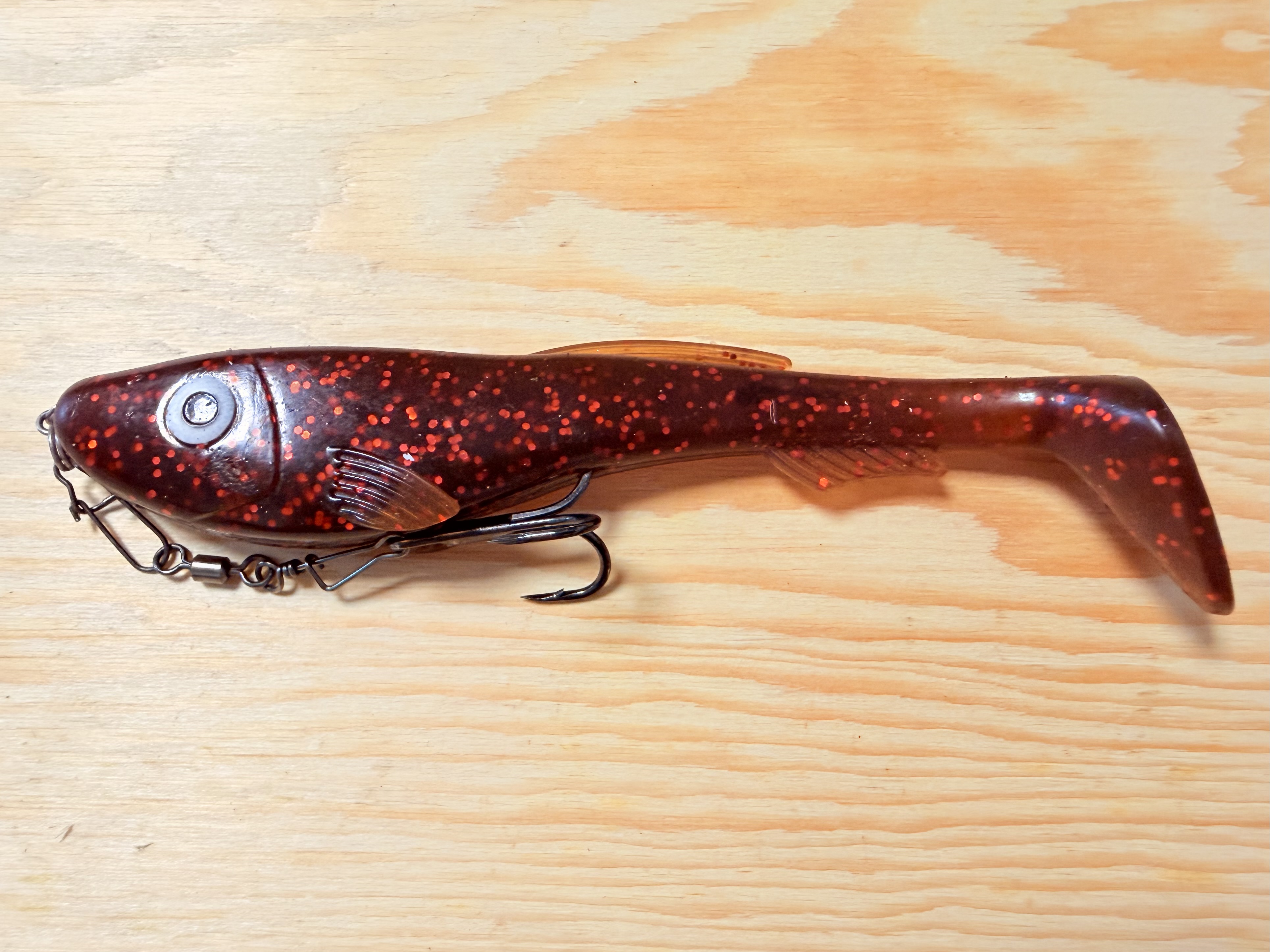 GUMOVÁ NÁSTRAHA ABU GARCIA BEAST PIKE SHAD 18CM SE STINGEREM A ZAVRTÁVACÍM DRÁTKEM