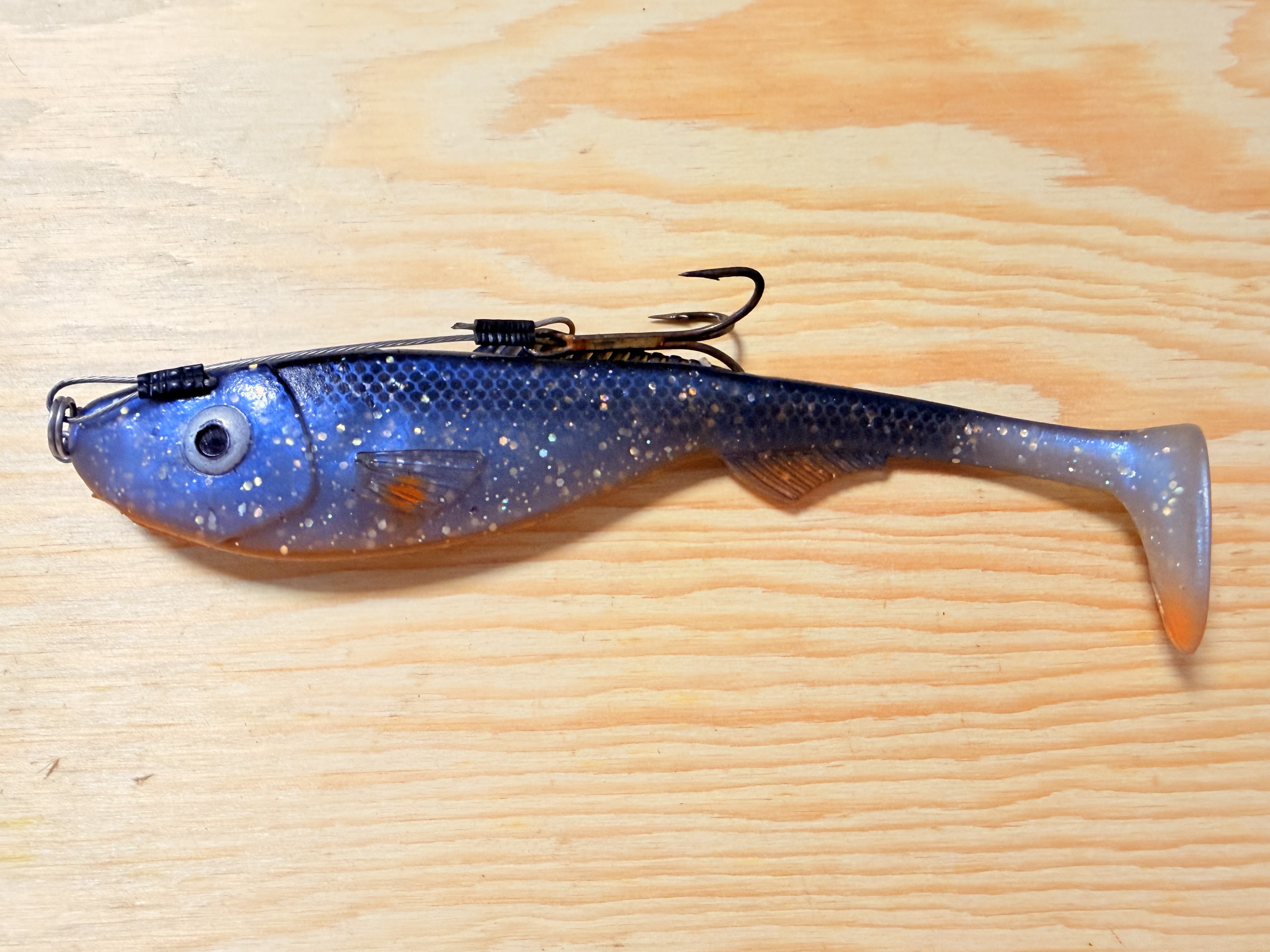 GUMOVÁ NÁSTRAHA ABU GARCIA BEAST PIKE SHAD 16CM SE STINGEREM A ZAVRTÁVACÍM DRÁTKEM