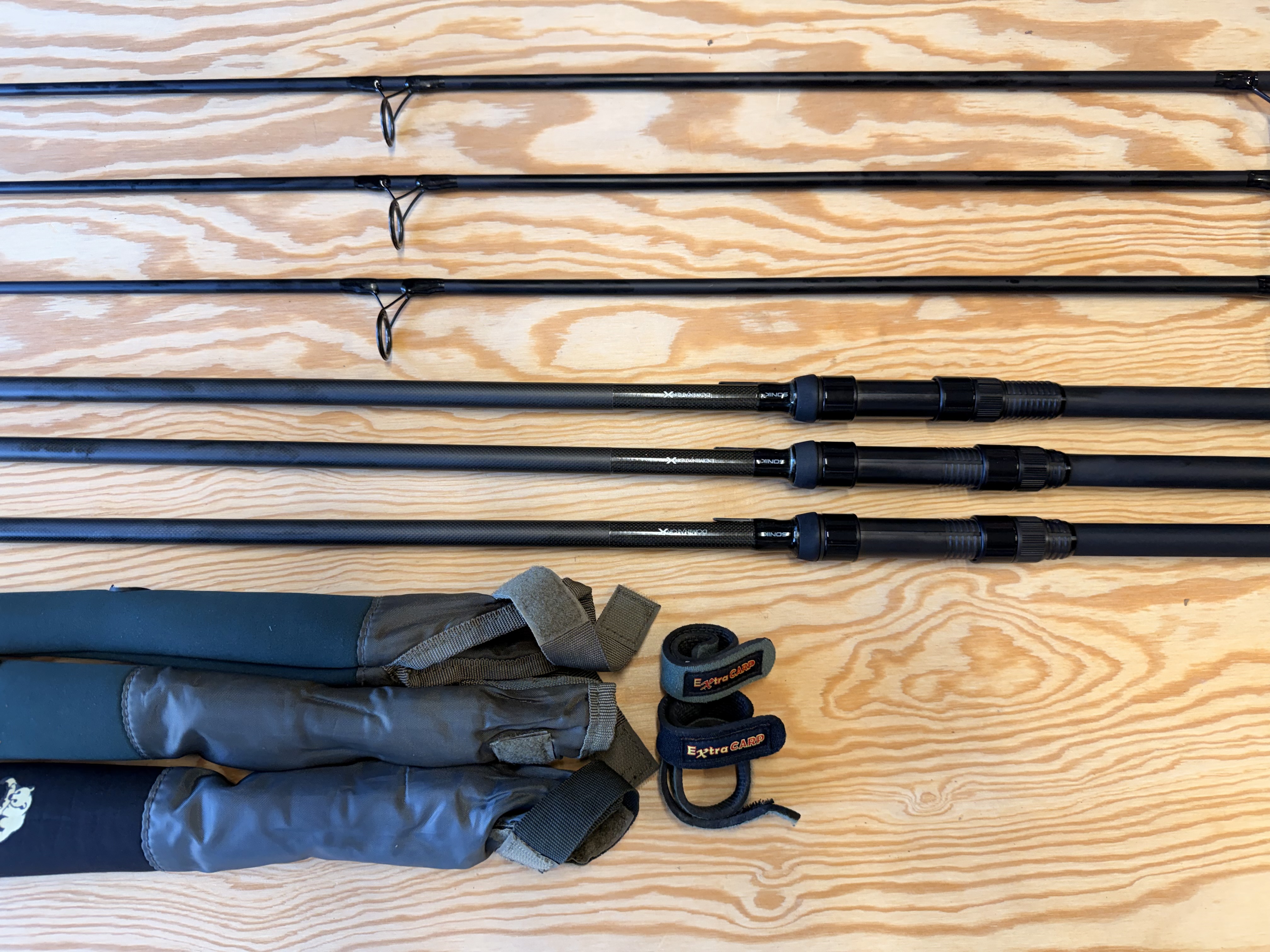 3 KAPROVÉ DVOUDÍLNÉ PRUTY SONIK DOMINATOR X / 3,60 m / 3,25 lb