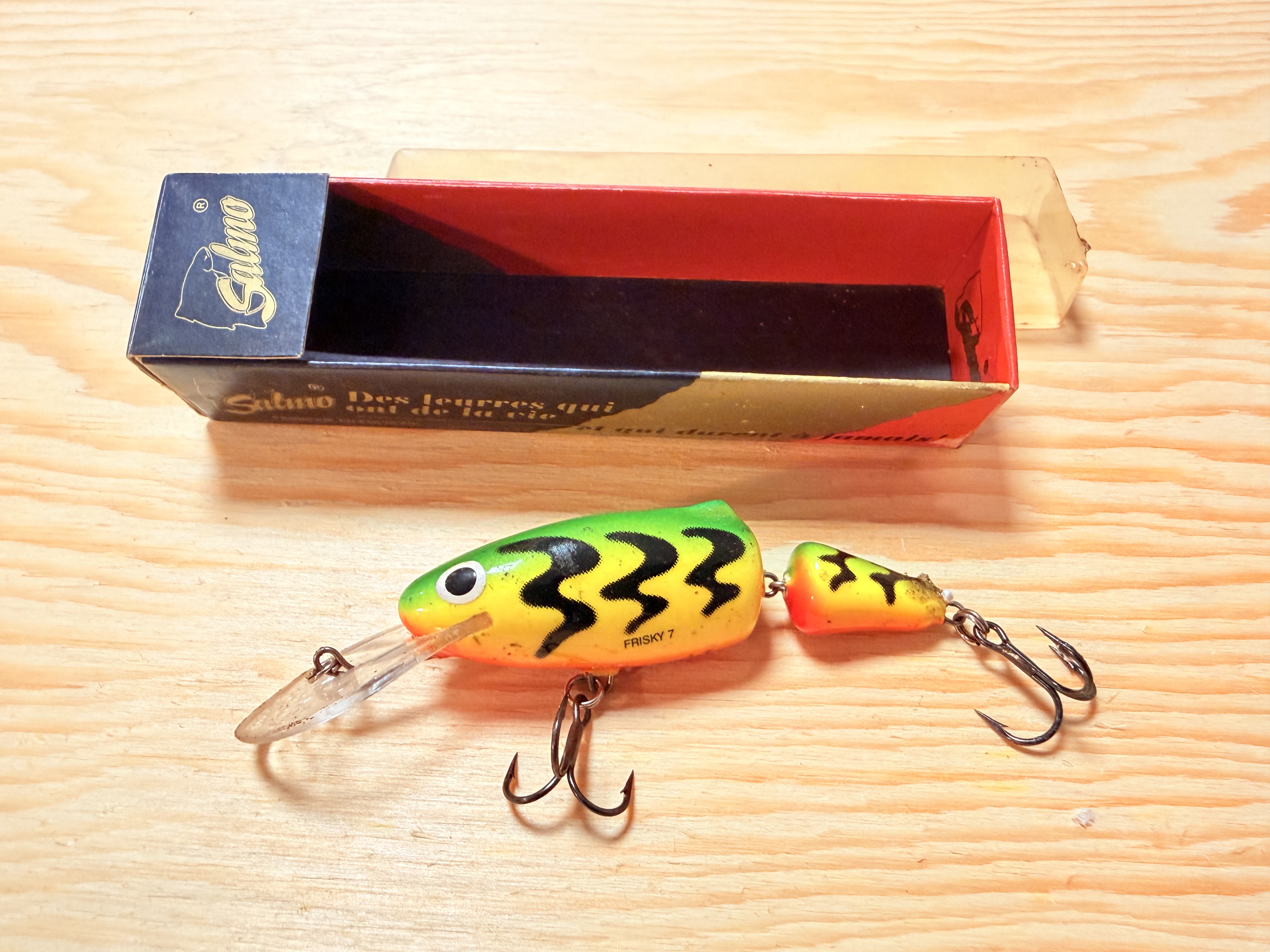 Wobler SALMO Sting Jointed 9 F - GMO  / 9 cm / 9 g / 1,1-2,2 m 