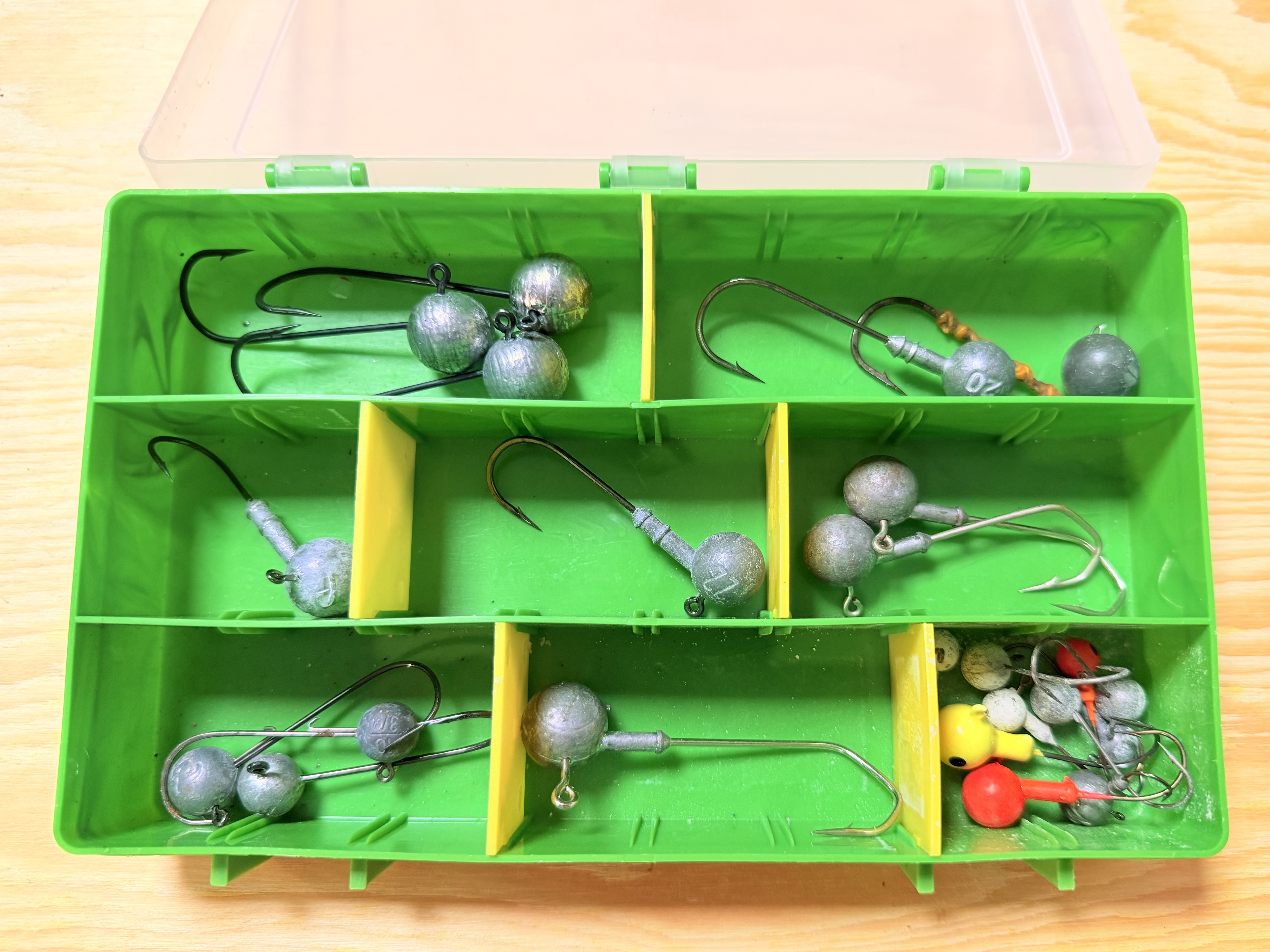 SET JIGOVÝCH HLAVIČEK CCA 23 KS + BOX 