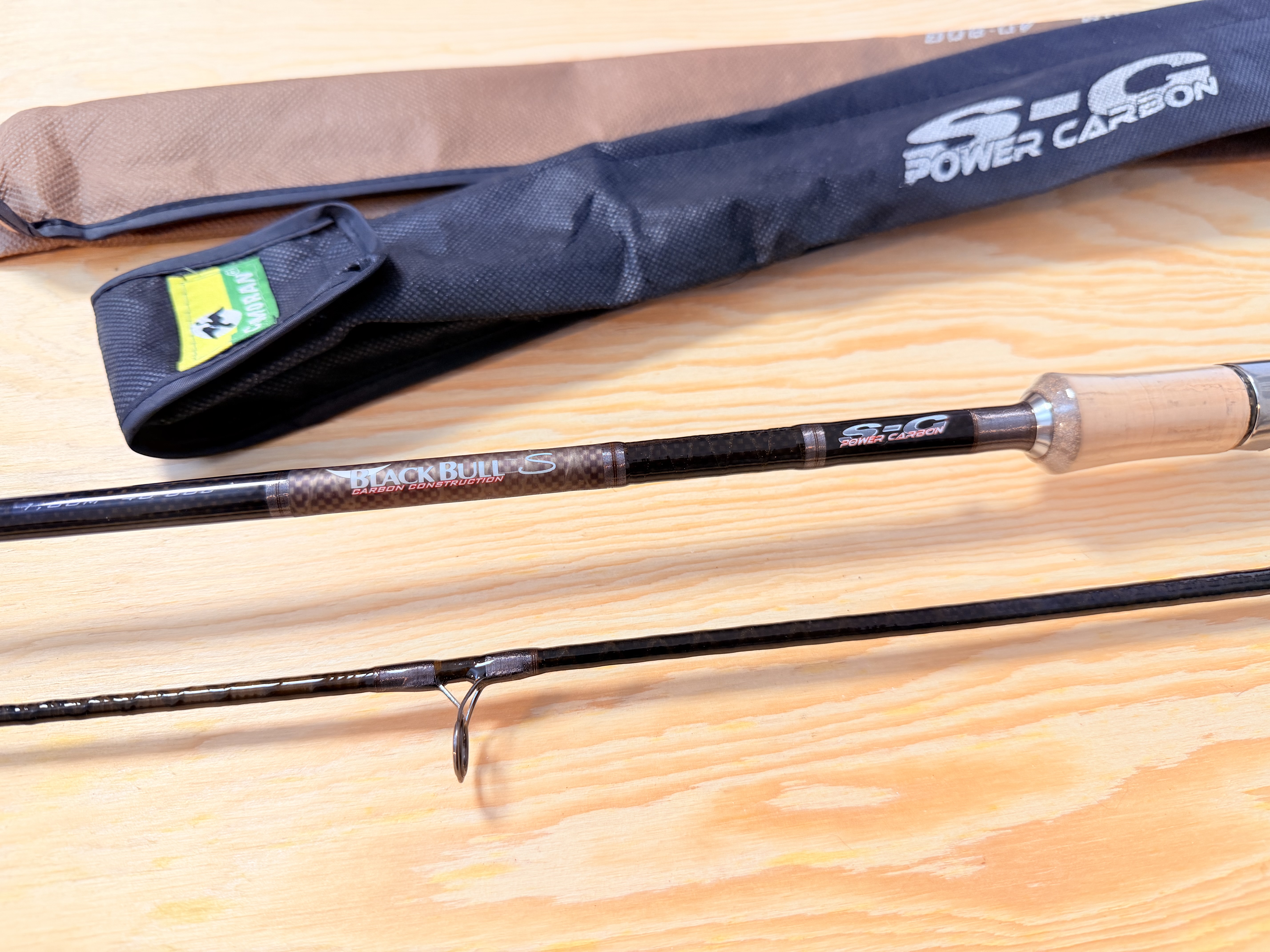 PŘÍVLAČOVÝ PRUT CORMORAN BLACK BULL S JERKBAIT / 1,80 m / 40-80 g 