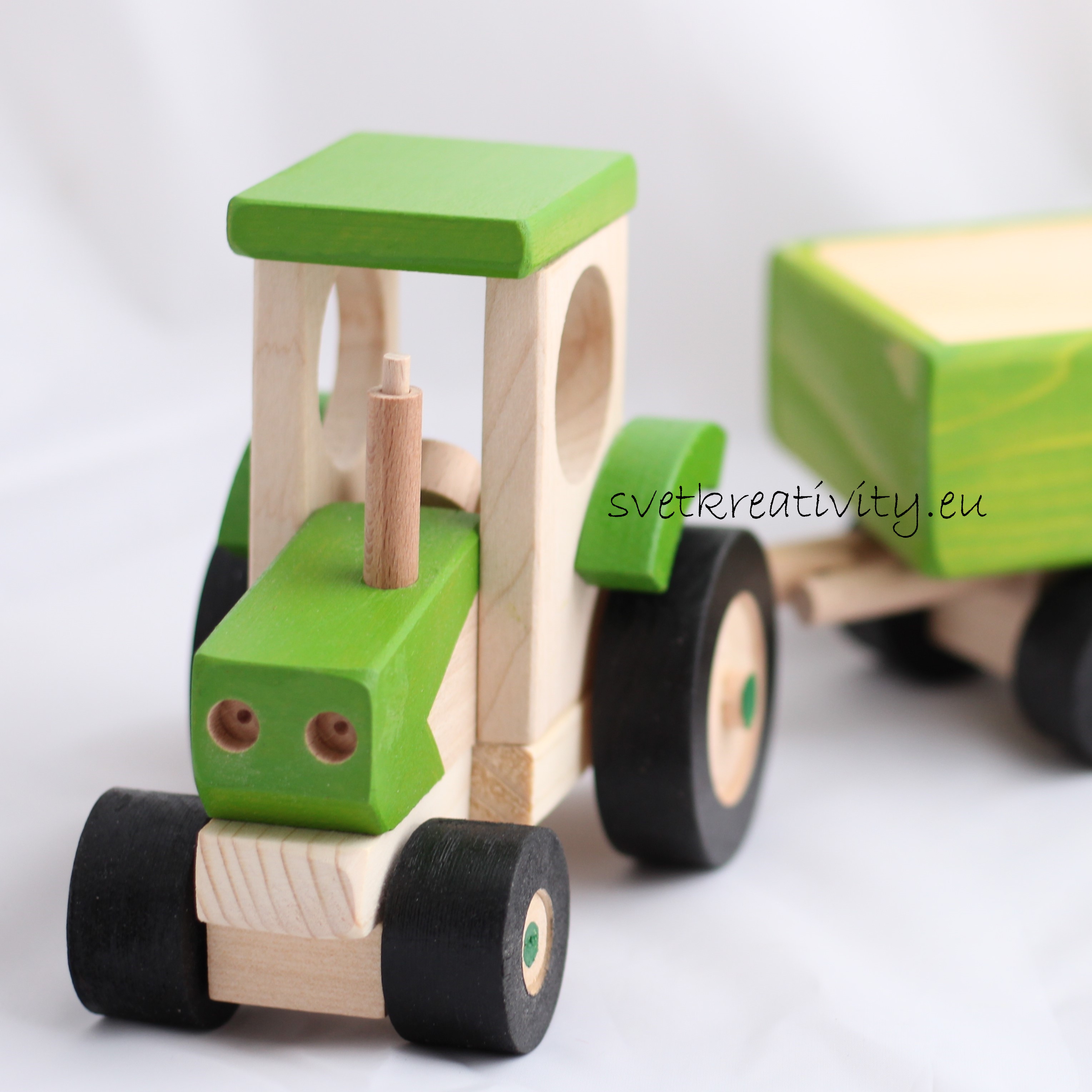 Traktor s vlekem - zelený