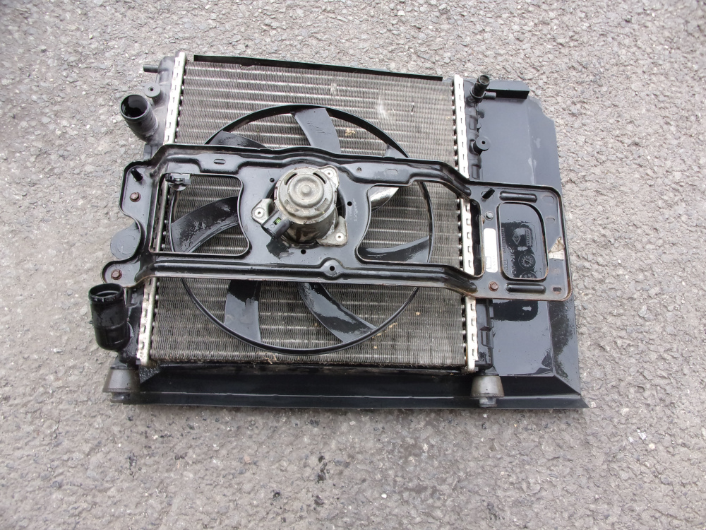 Chladič + ventilátor chlazení + plast okolo chladiče Renault Clio II 1,2i 43 kW