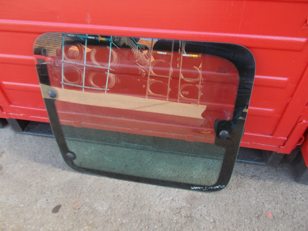Výklopné sklo pravých posuvných dveří Renault Kangoo I 